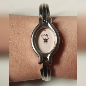 WOMENS GUCCI WATCH 9000L